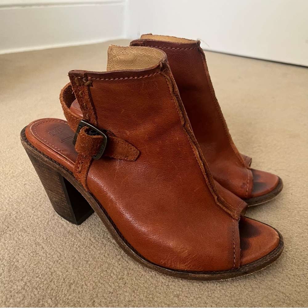 Frye Izzy Artisan Sandal Leather Slingback Peep Toe Whiskey Brown Womens Size 7